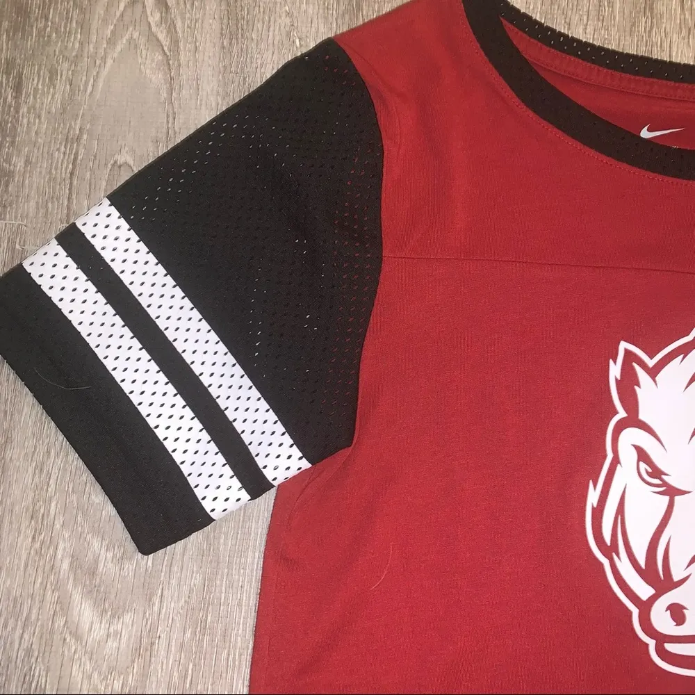 Nike Arkansas Razorback jersey material sleeves - Image 3