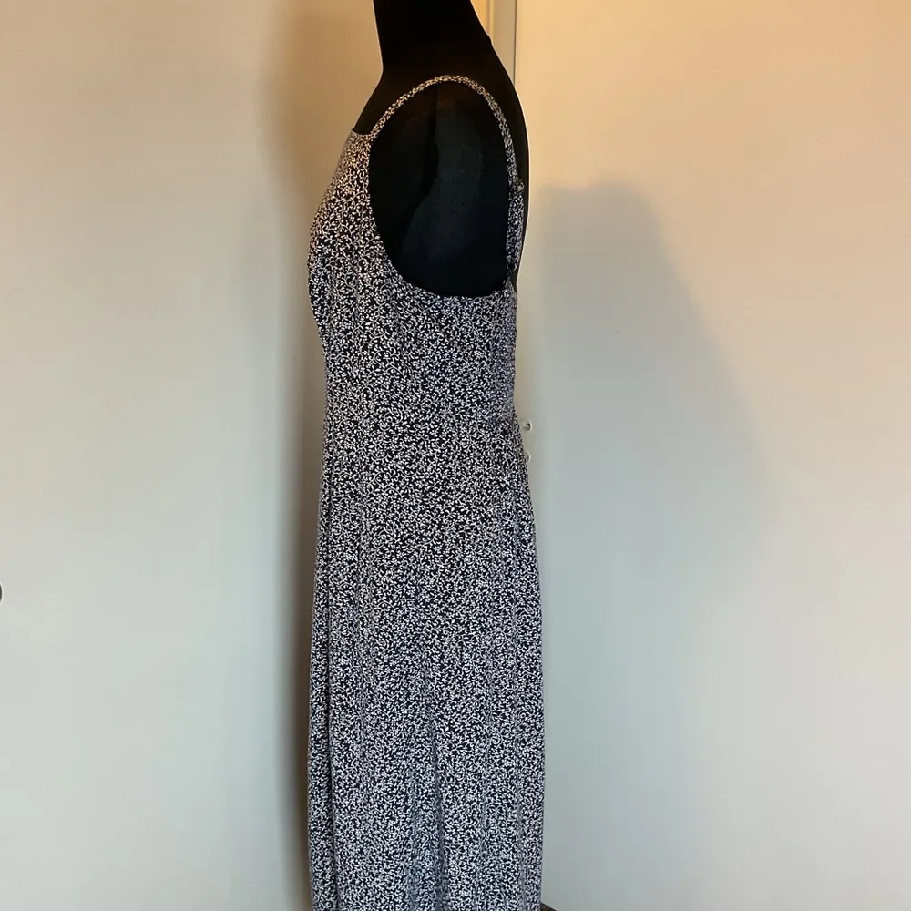 6. Old Navy Sleeveless Floral Sundress Blue Maxi Dress Size Large - Image 5