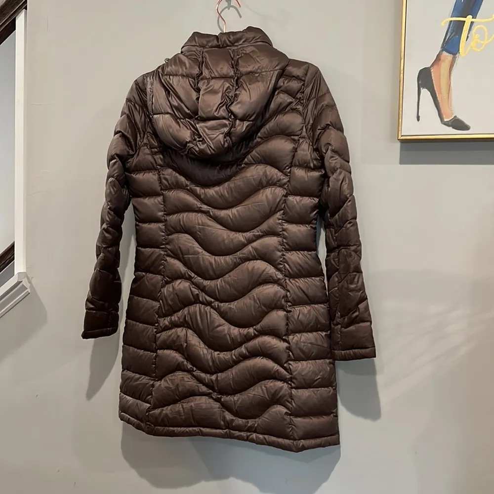 Andrew Marc  puffer down long jacket. Size small - Image 8