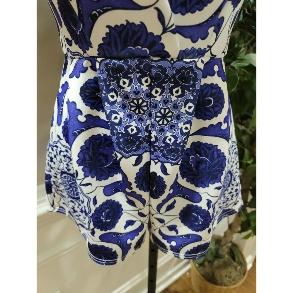 Boohoo Women White & Blue Floral Polyester V-Neck ShortSleeve Romper Suit Size 6 - Image 3