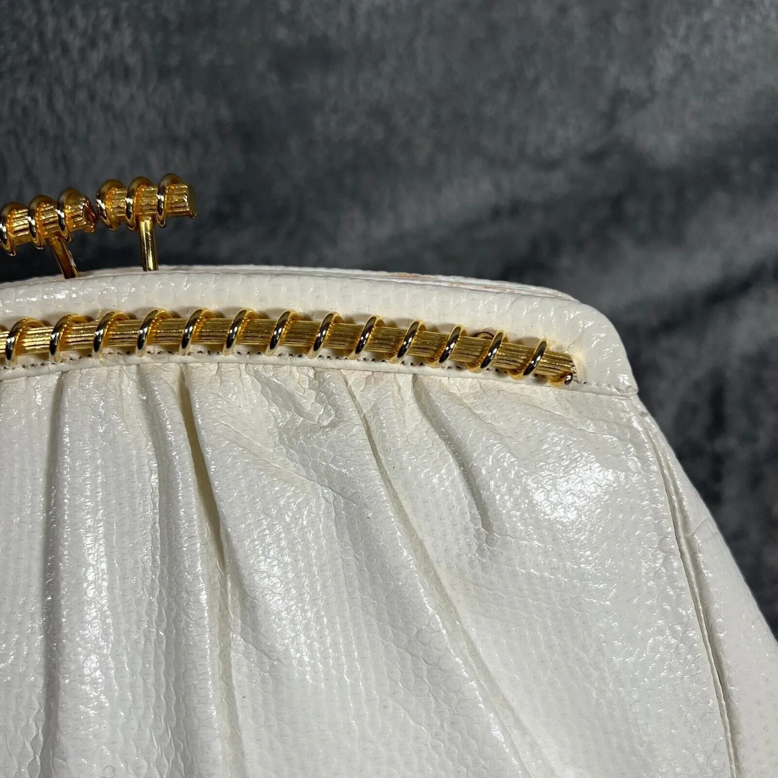 JUDITH LEIBER VTG White Lizard Leather Gold Tone Clasp Evening Bag Clutch access - Image 4