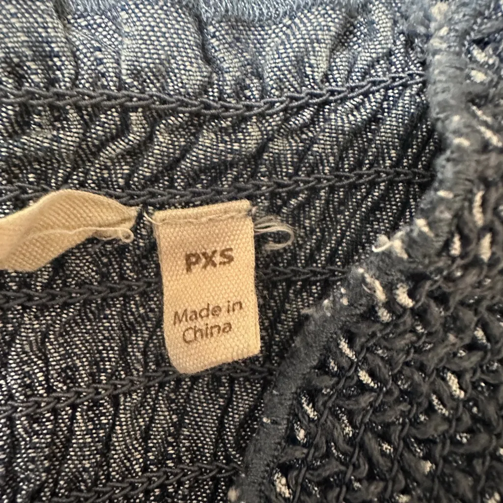 Soft Surroundings sleeveless denim shirt; stretchy; distressed; size petite XS - Image 3