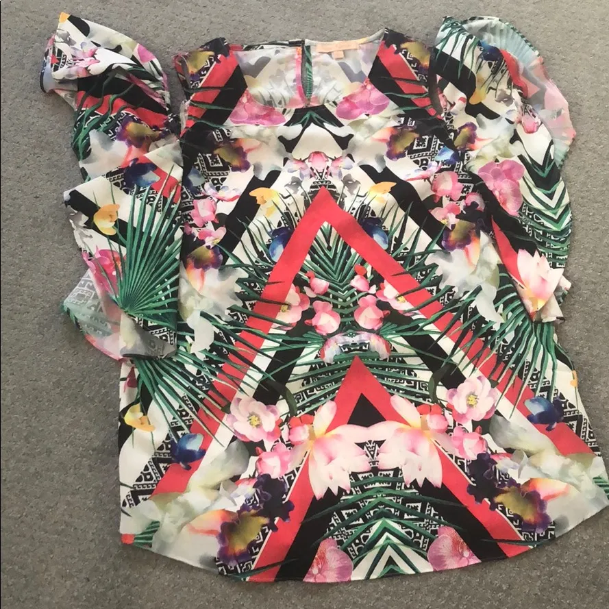 Gibson and Latimer cold shoulder top - Image 7