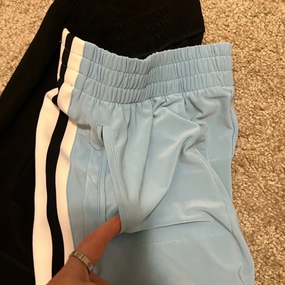 Norma Kamali side stripe Boyfriend‎ sweatshort small NWT - Image 6