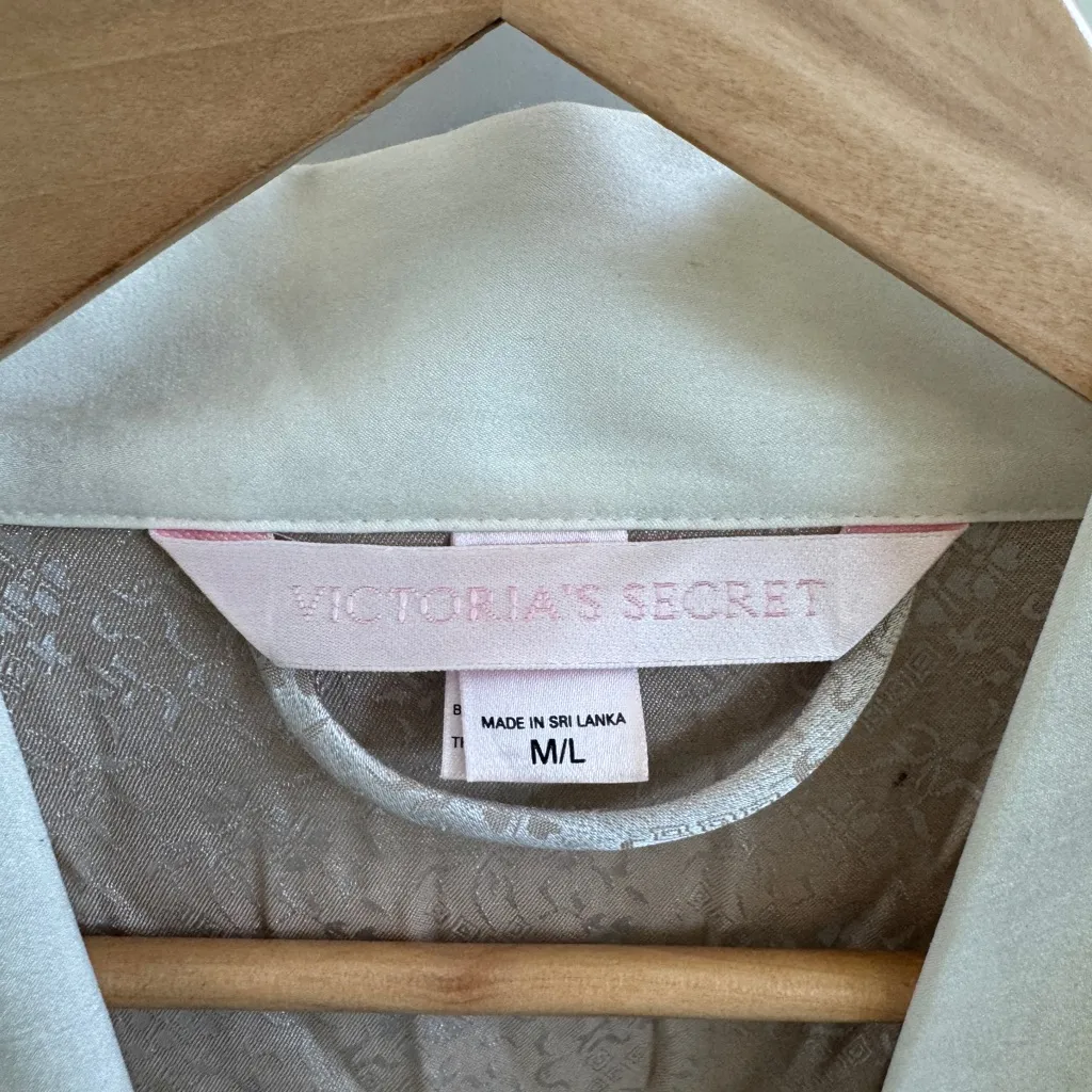 Vintage 90’s Victoria's Secret champagne patterned floor length robe - size M/L - Image 2