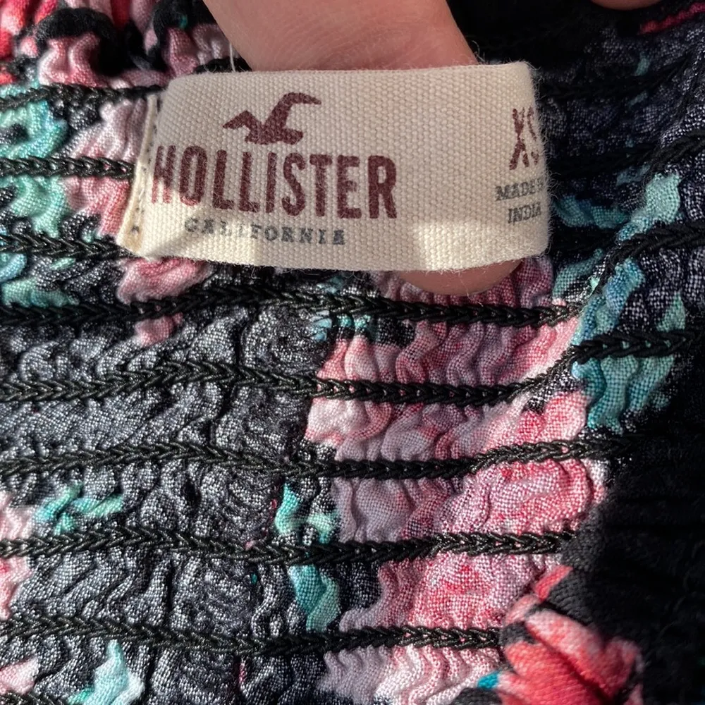 Hollister Black Floral Ruffle Trim Smocked Waist Shorts Size XS - Image 5