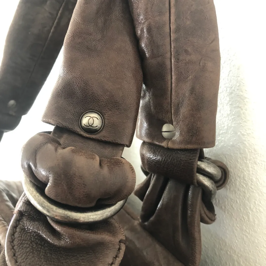 Chanel QUILTED LEATHER SHOULDER BAG - Image 7