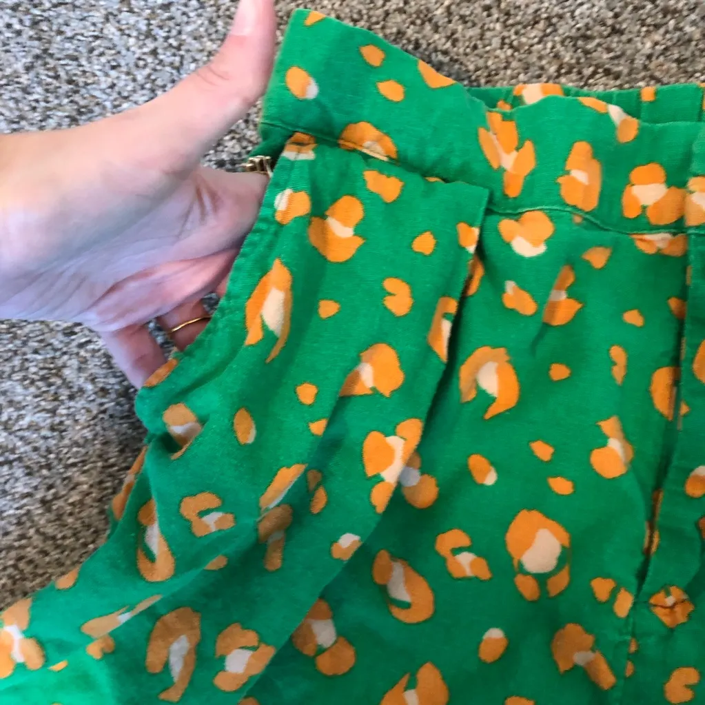 Tabitha Brown/Target green leopard print linen blend pleated shorts medium - Image 4