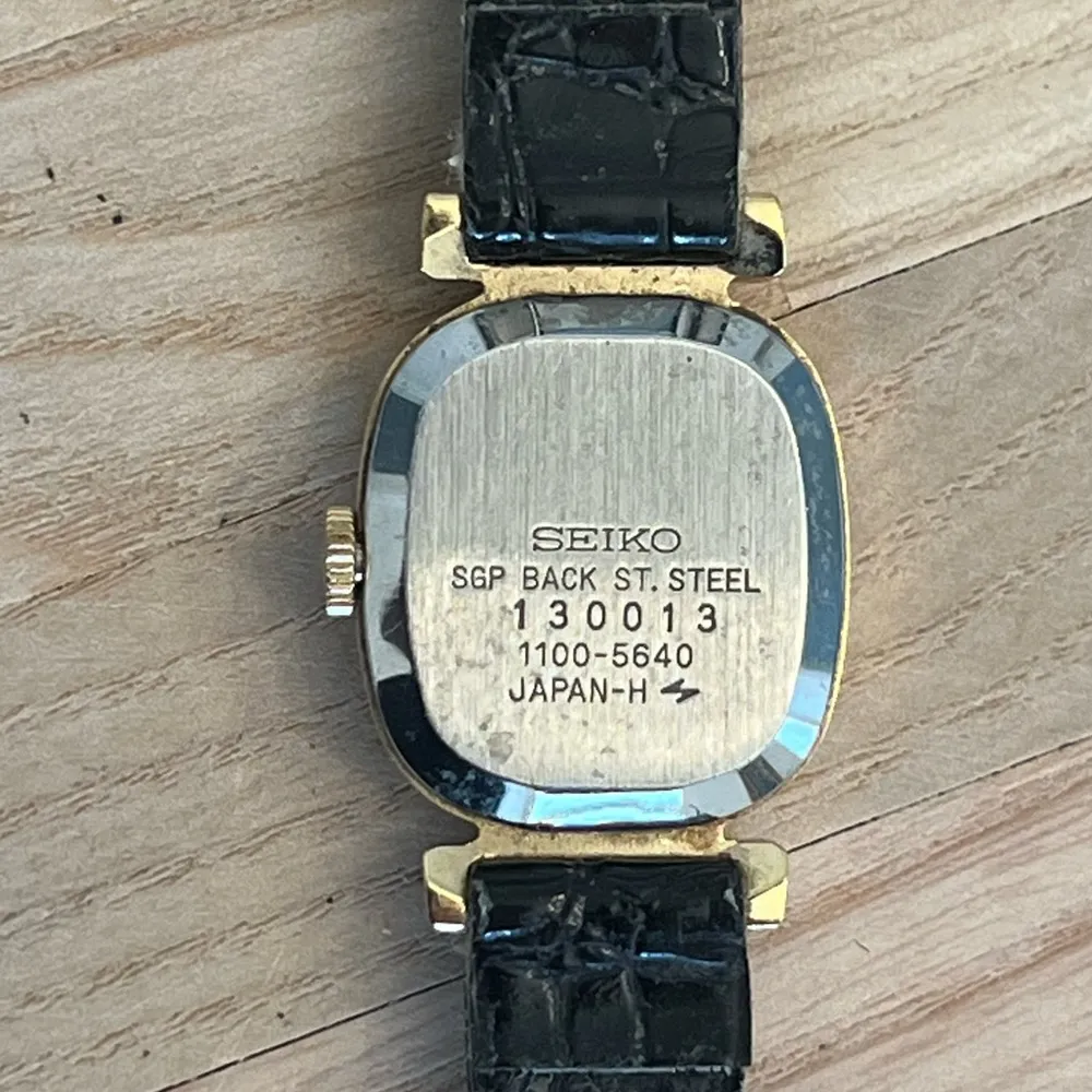 Seiko Ladies Watch RARE Vintage Black Leather Strap Gold Tone Dial - Image 7