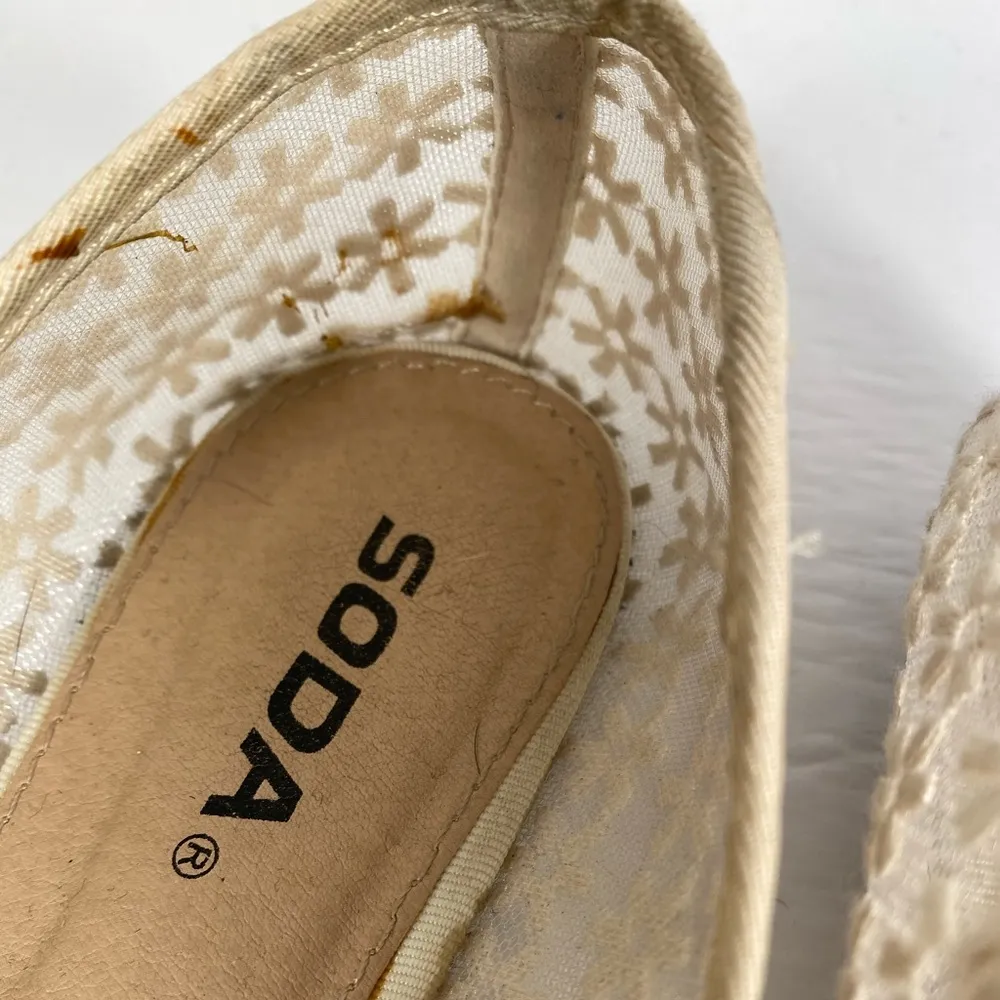 Soda Mesh Off White Floral Stitched Flats - Size 8.5 - Image 6