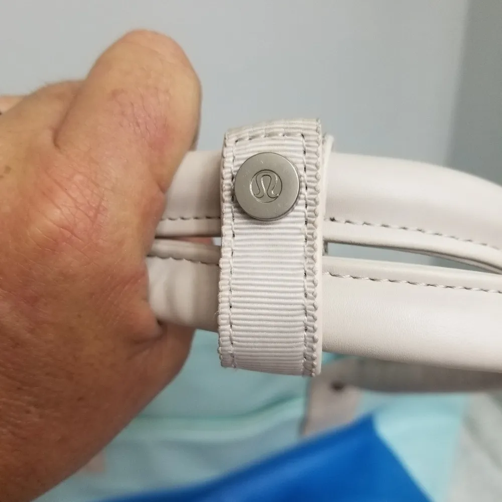 Lululemon Vinyasa before you Vino bag - Image 8