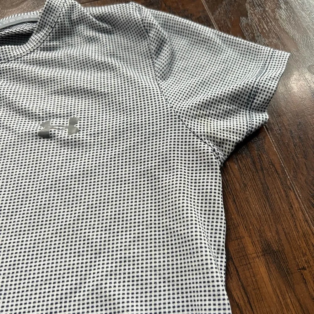 Under Armour  workout Shirt - Image 6