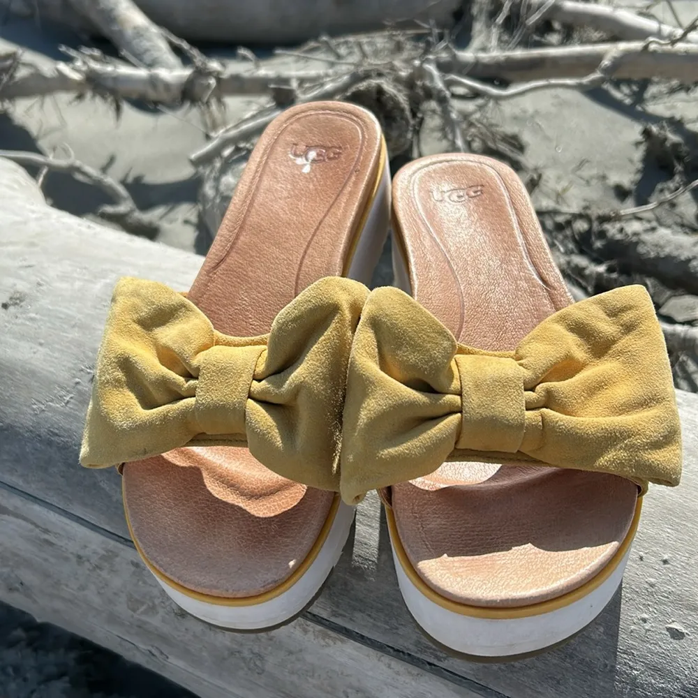 UGG  Yellow Bow Platform Sandals Size 6.5 - Image 7