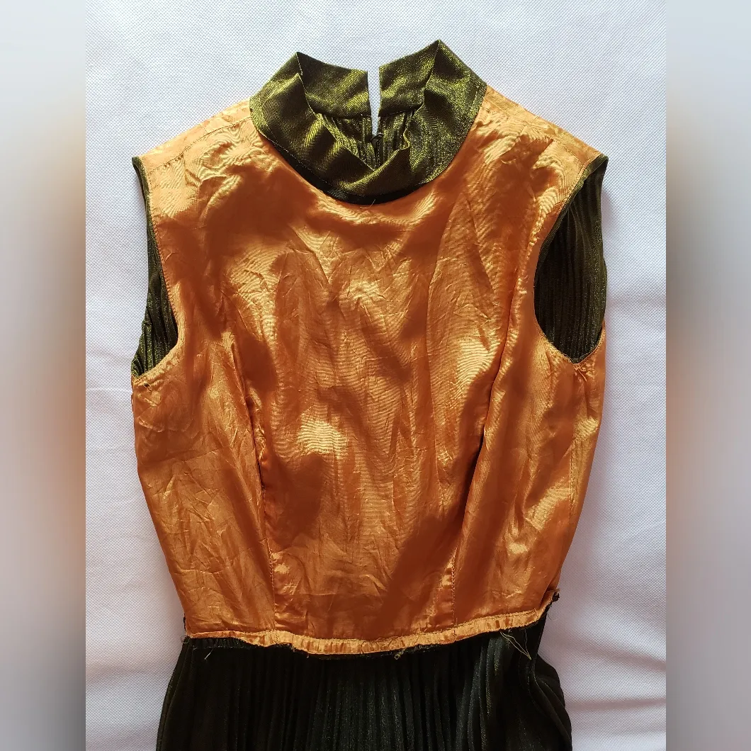 Vintage Betty Hartford glitter metallic dress with pleated skirt & belt Gold - Image 10