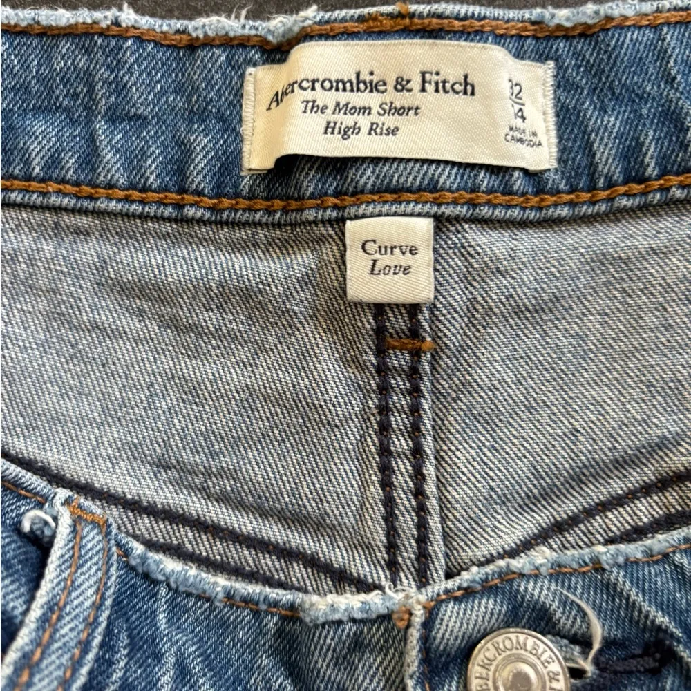 Abercrombie & Fitch High Rise Denim Mom Short 32/14 Curve Love Distressed Blue - Image 5