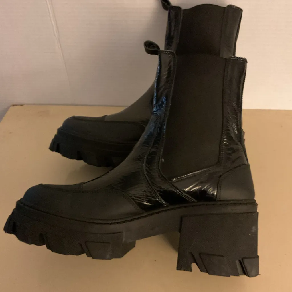 Steve Madden Black leather Platform Chelsea Boots size 10 - Image 4