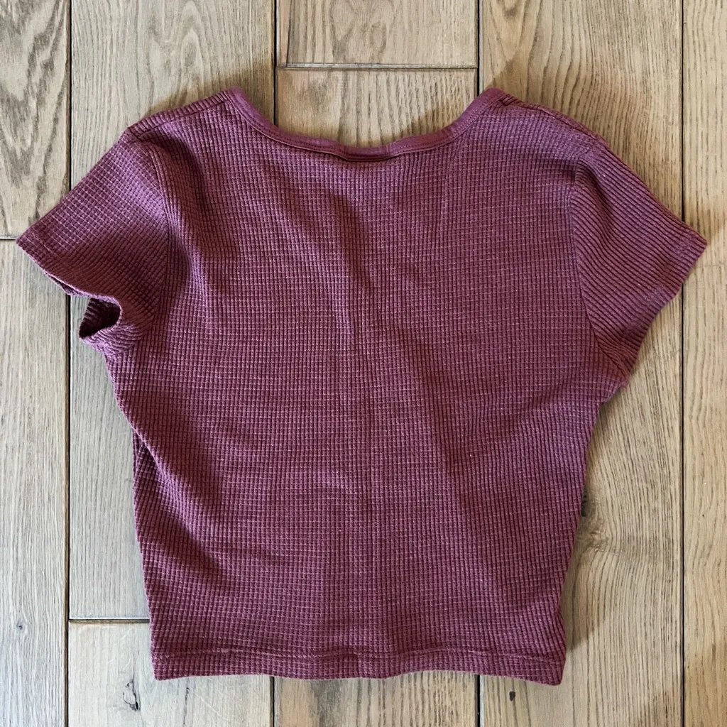 Aritzia TNA waffle-knit notch cropped tee - Image 3