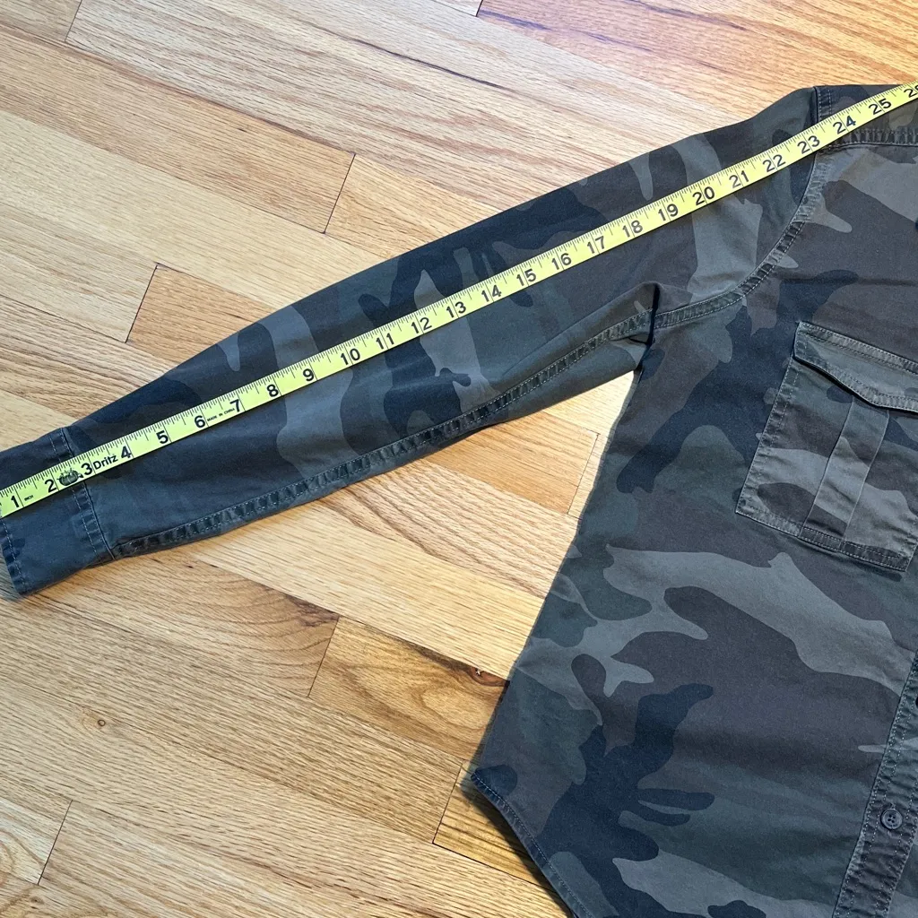 Abercrombie and Fitch Women’s Camo Button Down Shirt Size XS - Image 8