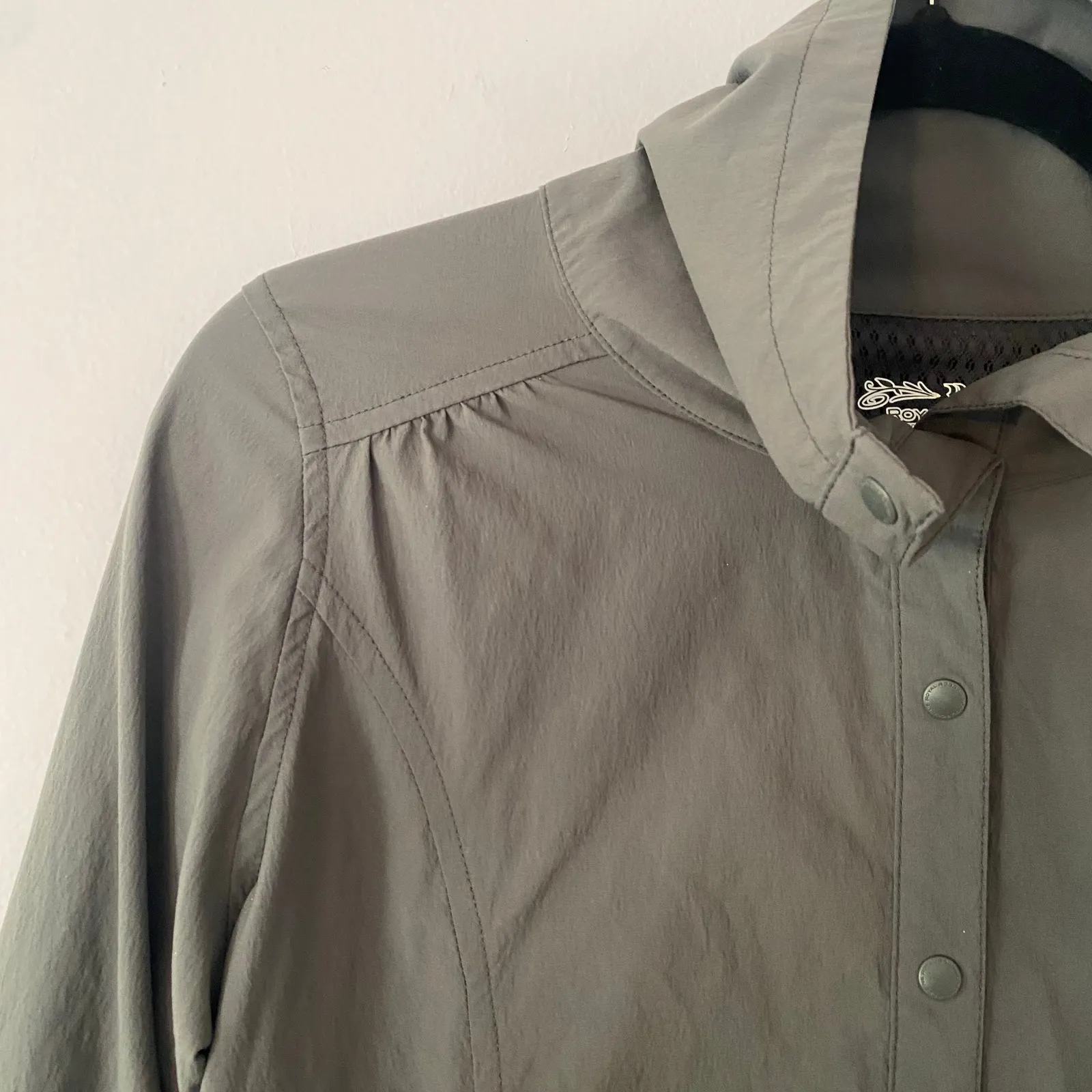 Royal Robbins Charcoal Gray Gorpcore Snap-up Long Sleeve Shirt Women size Medium - Image 3