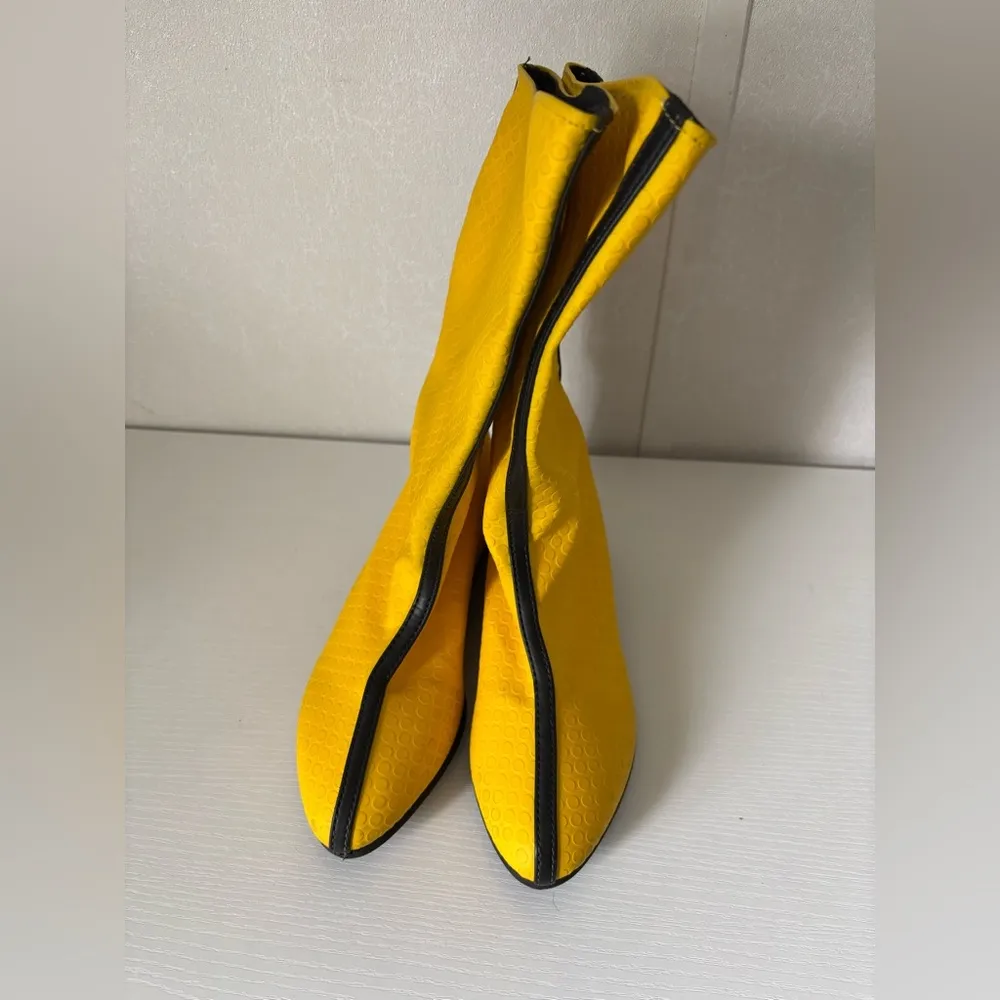 Unisa RARE yellow fashion rain boots Women’s size 8 - Image 5