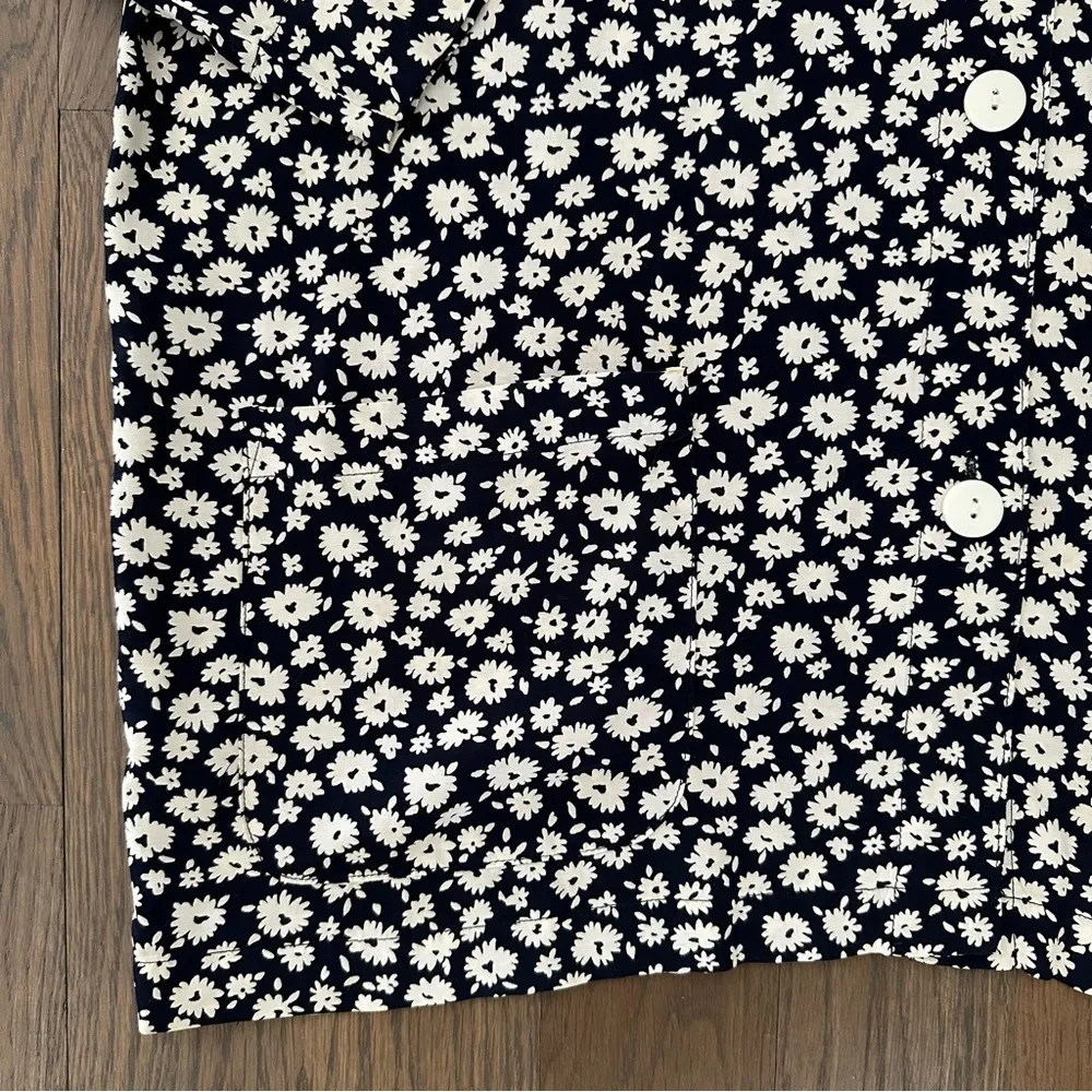 Vintage Ditsy Floral Print Long Sleeve Crepe Shirt Jacket Navy and Cream Medium Blue - Image 3