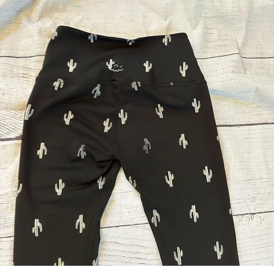 Beyond Yoga size XS black silver saguaro cactus leggings - Image 6