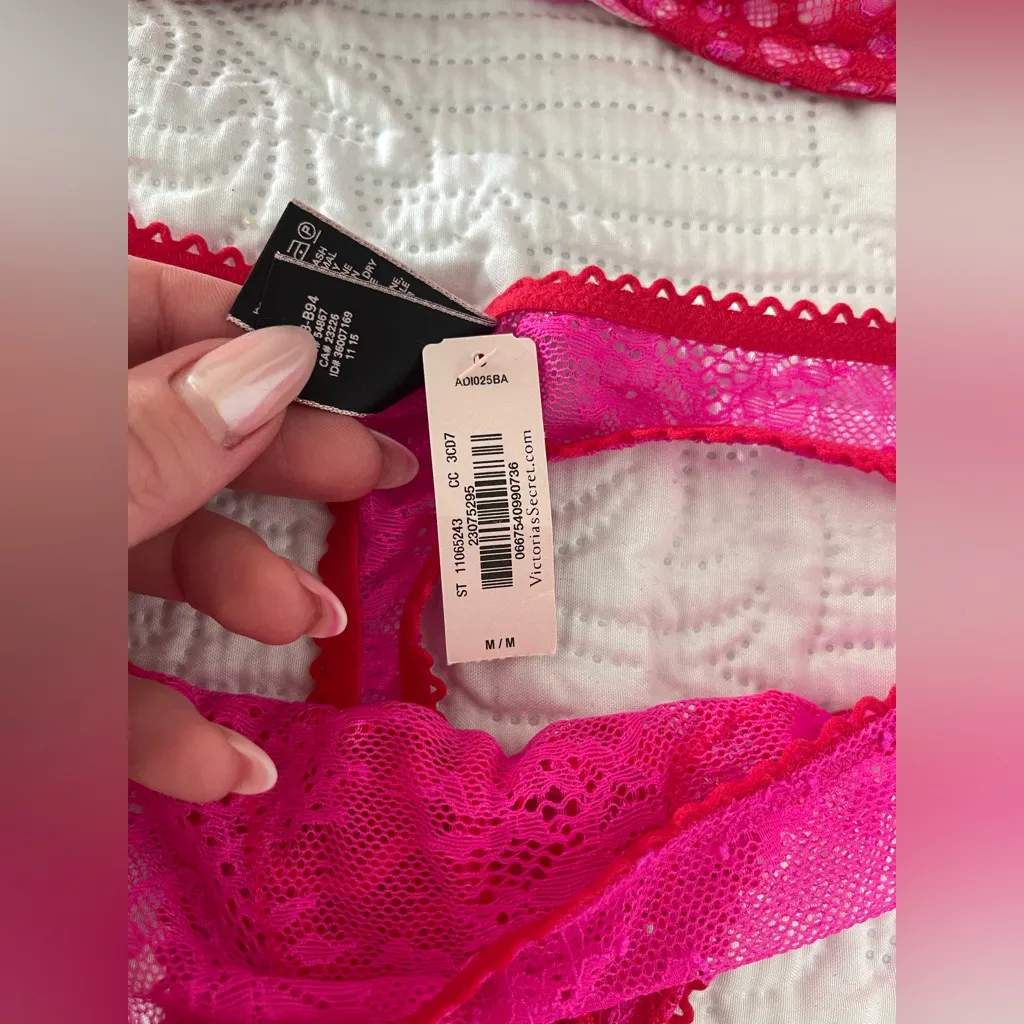 NWT VICTORIA’S SECRET VERY SEXY SET  PUSH-UP BRA 32DD, THONGS M - Image 3