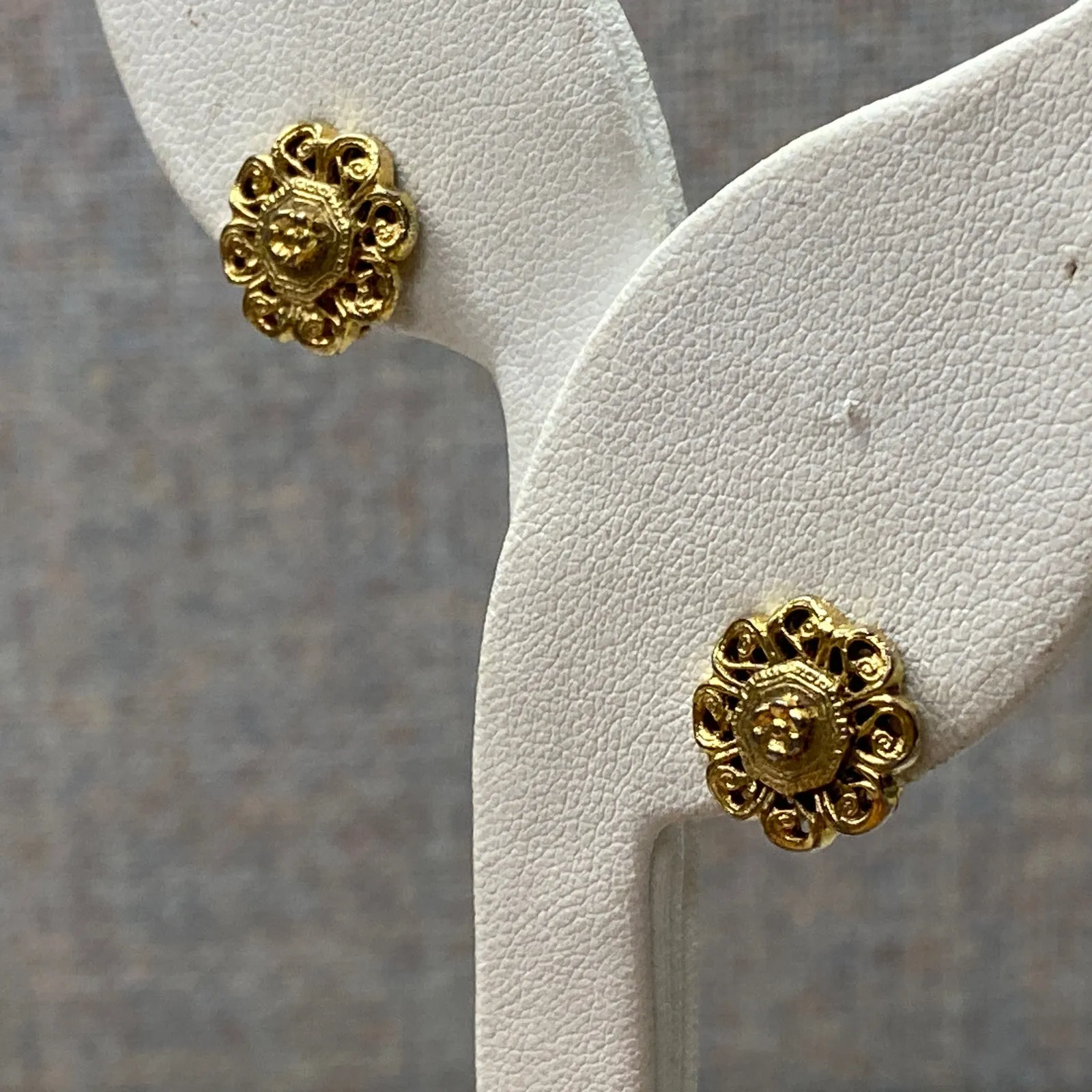 Vintage Gold Tone Stylized Floral Button Clip On Earrings Retro Style - Image 3