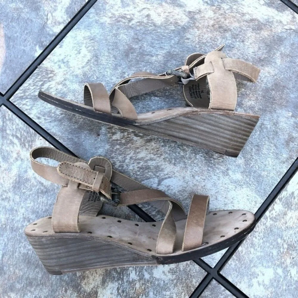 Ash Taupe Orchid Wedge Strappy Sandals Sz 6 Nordstrom - Image 3