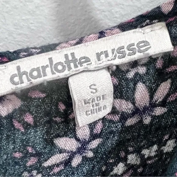 Dark green and pink floral print romper with pockets size small - Image 5