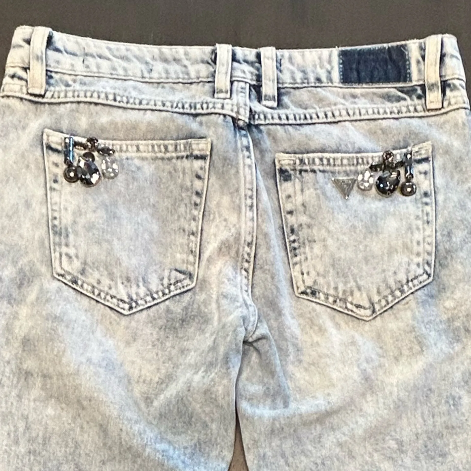 Guess light wash bling rhinestone studded distressed glam edgy chic jeans NWT 26 - Image 5
