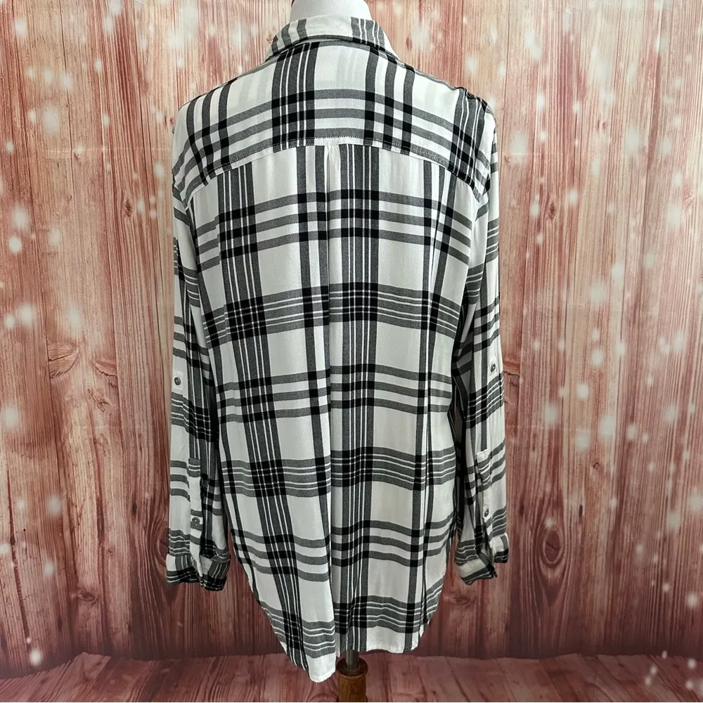 Soho  New York & Co Black Plaid Convertible Sleeve Flannel Shirt - Image 8