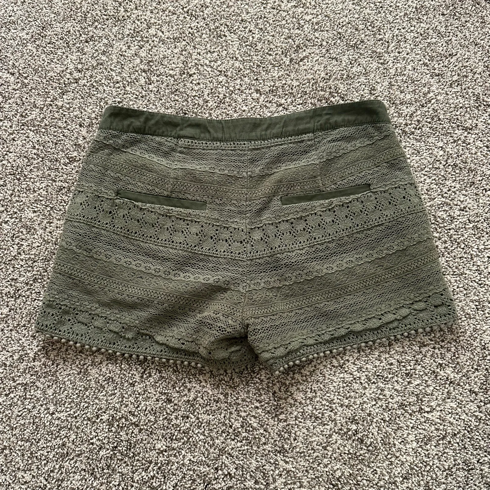 Daughters of the Liberation Anthropologie army green lace cotton shorts size 6 - Image 3