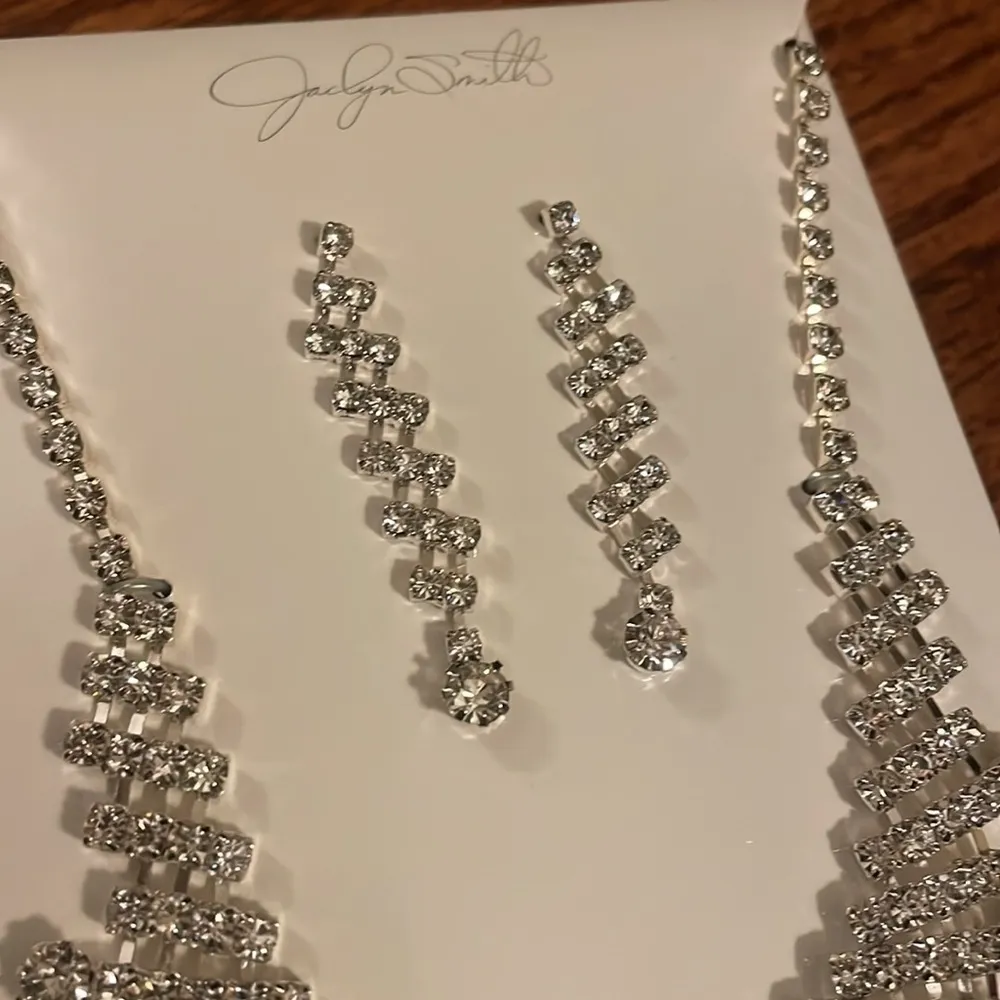 Jaclyn Smith diamond look silver necklace and earrings jewelry Coord set New - Image 2