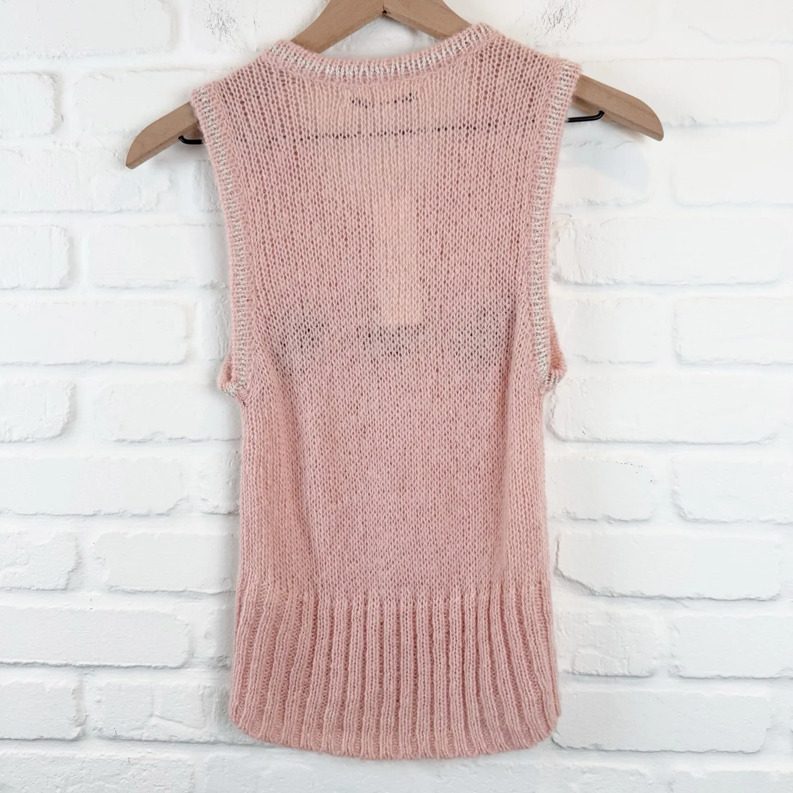 Kimchi Blue Jones Pink Sparkly Strawberry Printed Sweater Vest Knit Size Medium - Image 8