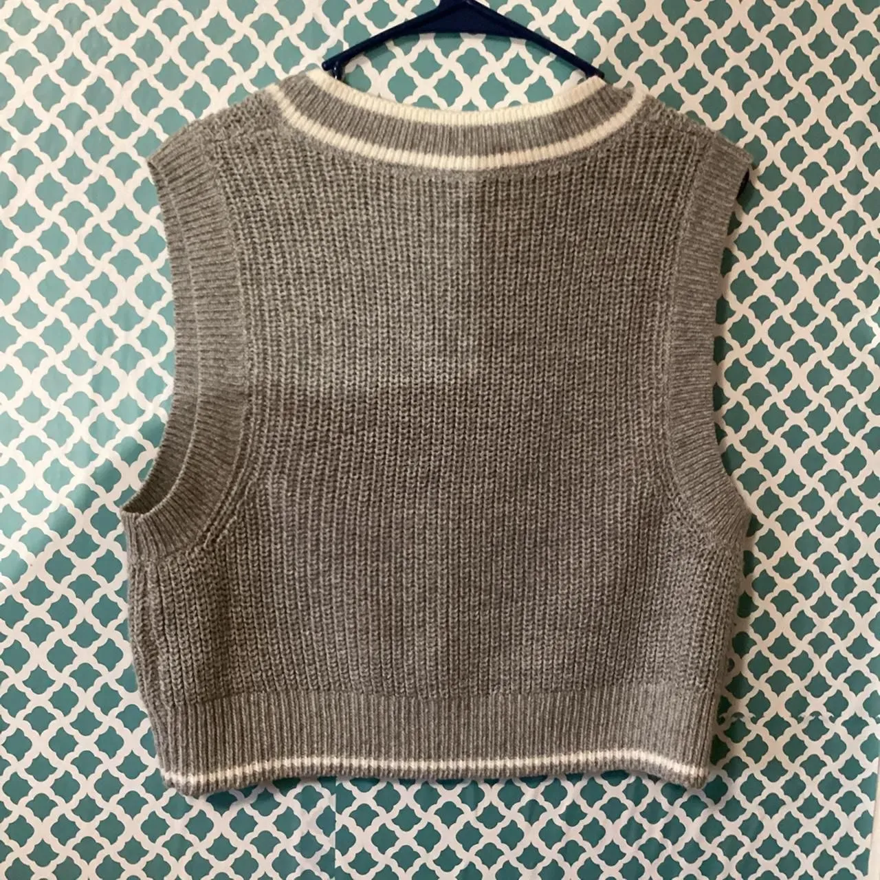 divided Women's Grey knit v neck vest size M - Image 7
