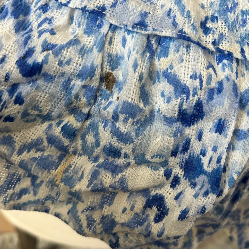 Olivaceous Blue and White Floral Blouse - Image 8