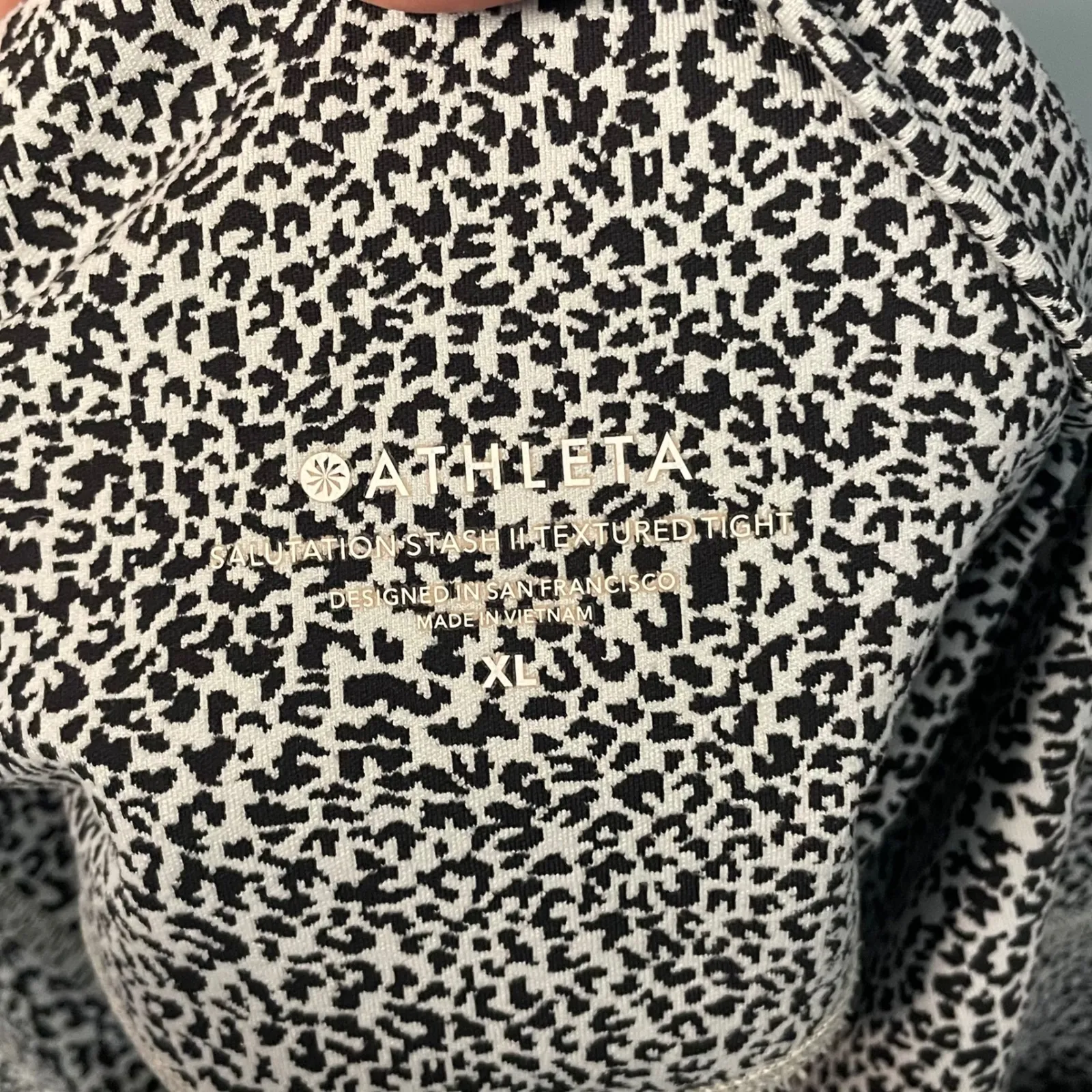 Athleta Salutation‎ Stash Pocket Textured Tight Leopard Print Workout Leggings - Image 8