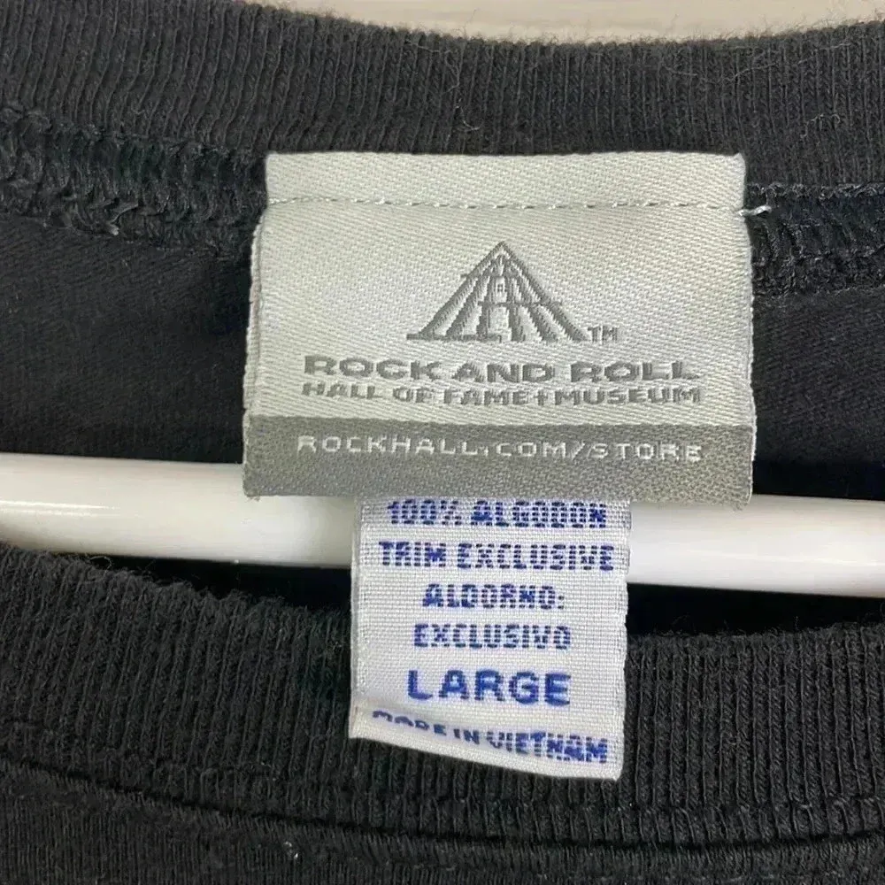 Rock and Roll Hall of Fame LOVE Womens Tshirt Size Large Pink - Image 3