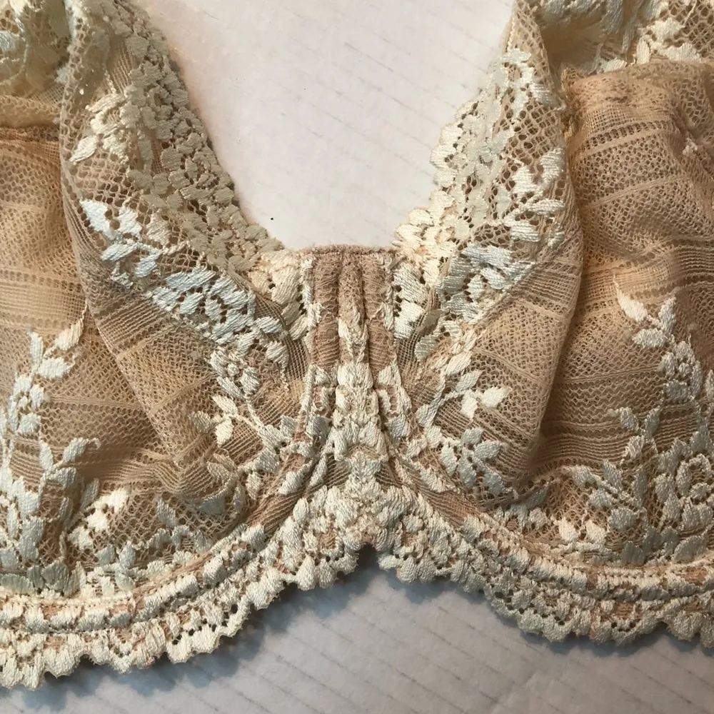 Wacoal Bra Embrace Lace Underwire Bra in Sand/Ivory Sz 32DDD/F EUC Style #65191 - Image 2