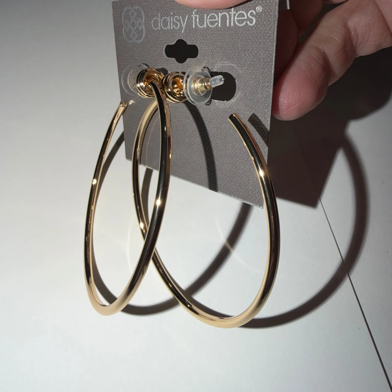 Daisy Fuentes Gold Tone Nail Head  Hoop Earrings New on Card - Image 6