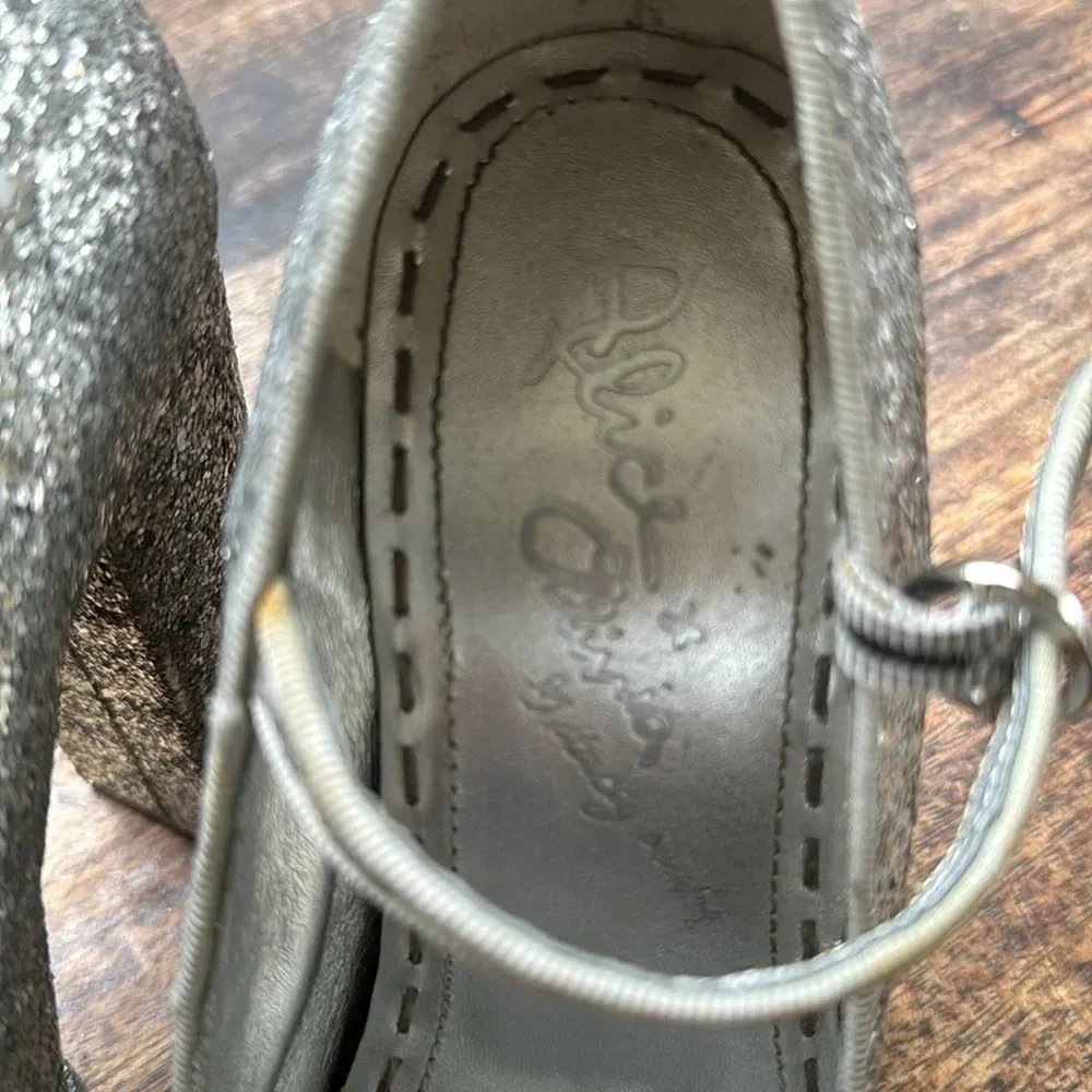 Alice + Olivia Gizelle Silver Glitter Heels
Size 7.5 or 38.5 - Image 7