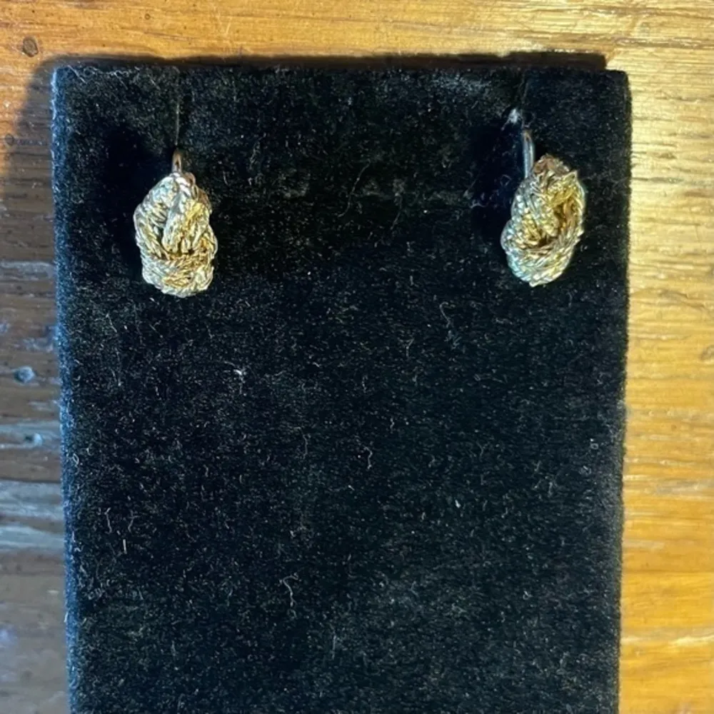 Avon Vintage Gold Braided Knot Stud Chip On Earrings Paddleback Closure EUC - Image 2