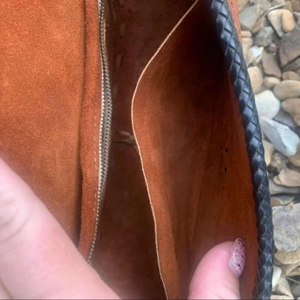 Vintage hand tooled leather turn lock purse - Image 9