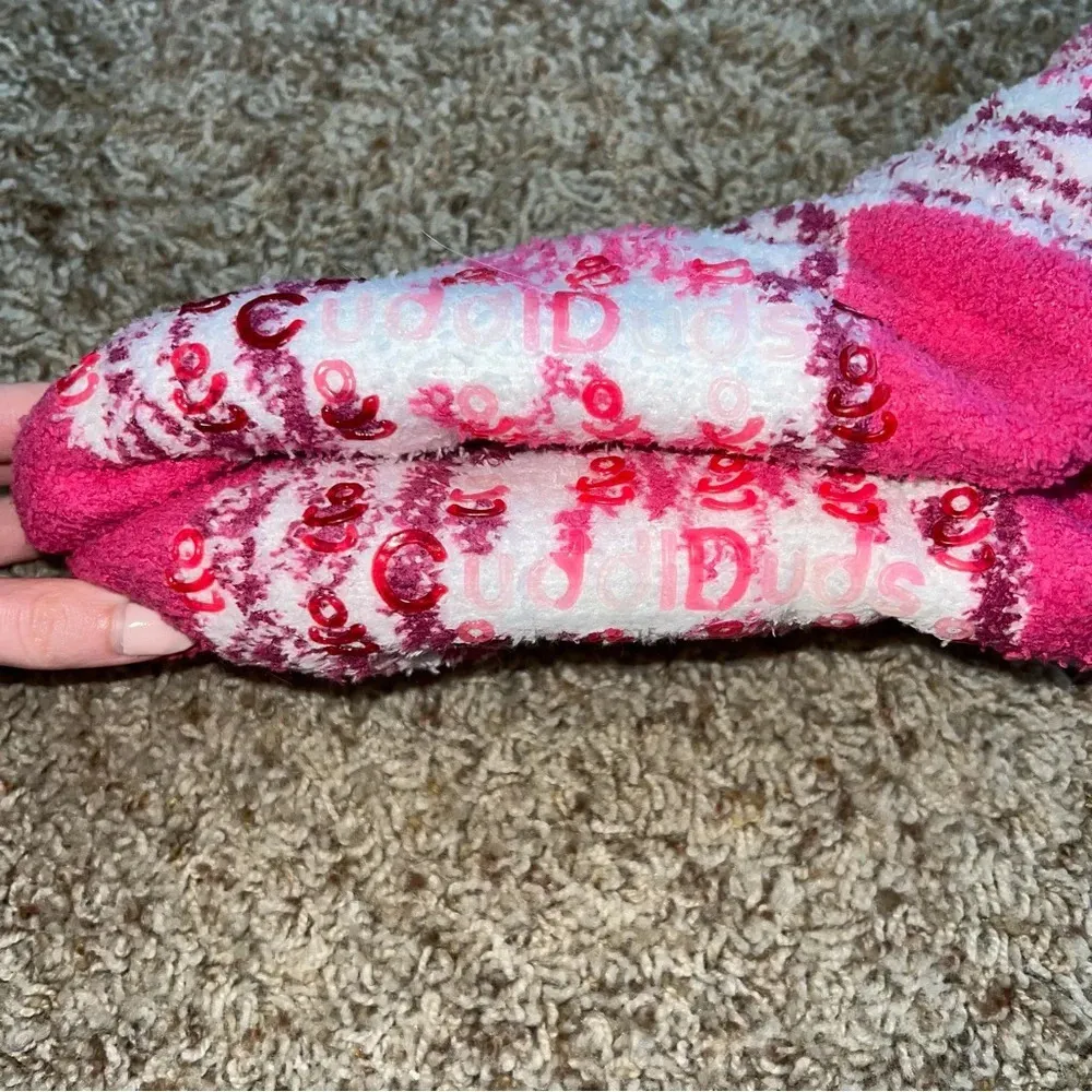 NWT! Cuddl Duds - Lined Lounge Fuzzy Socks - Image 4