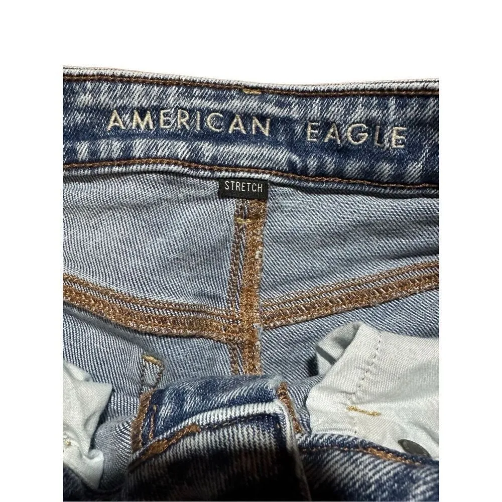 American Eagle light wash stretch high rise  Mom Jeans Sz 0 - Image 3