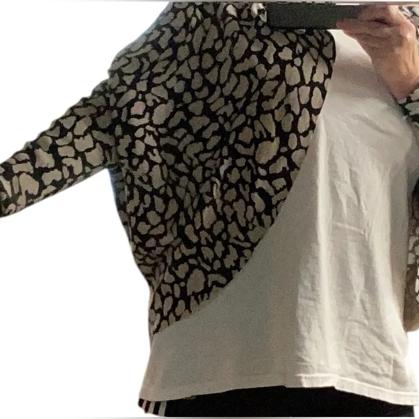 Ellavie Sweater. Animal Print. Size Medium Black - Image 6