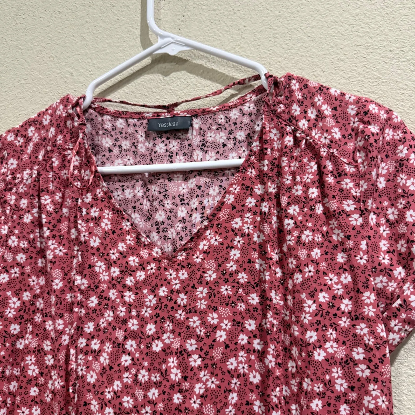 Yessica Womens Red Floral Print Short Sleeve V Neck Tie Neck Blouse Top Pink Size 4 - Image 2
