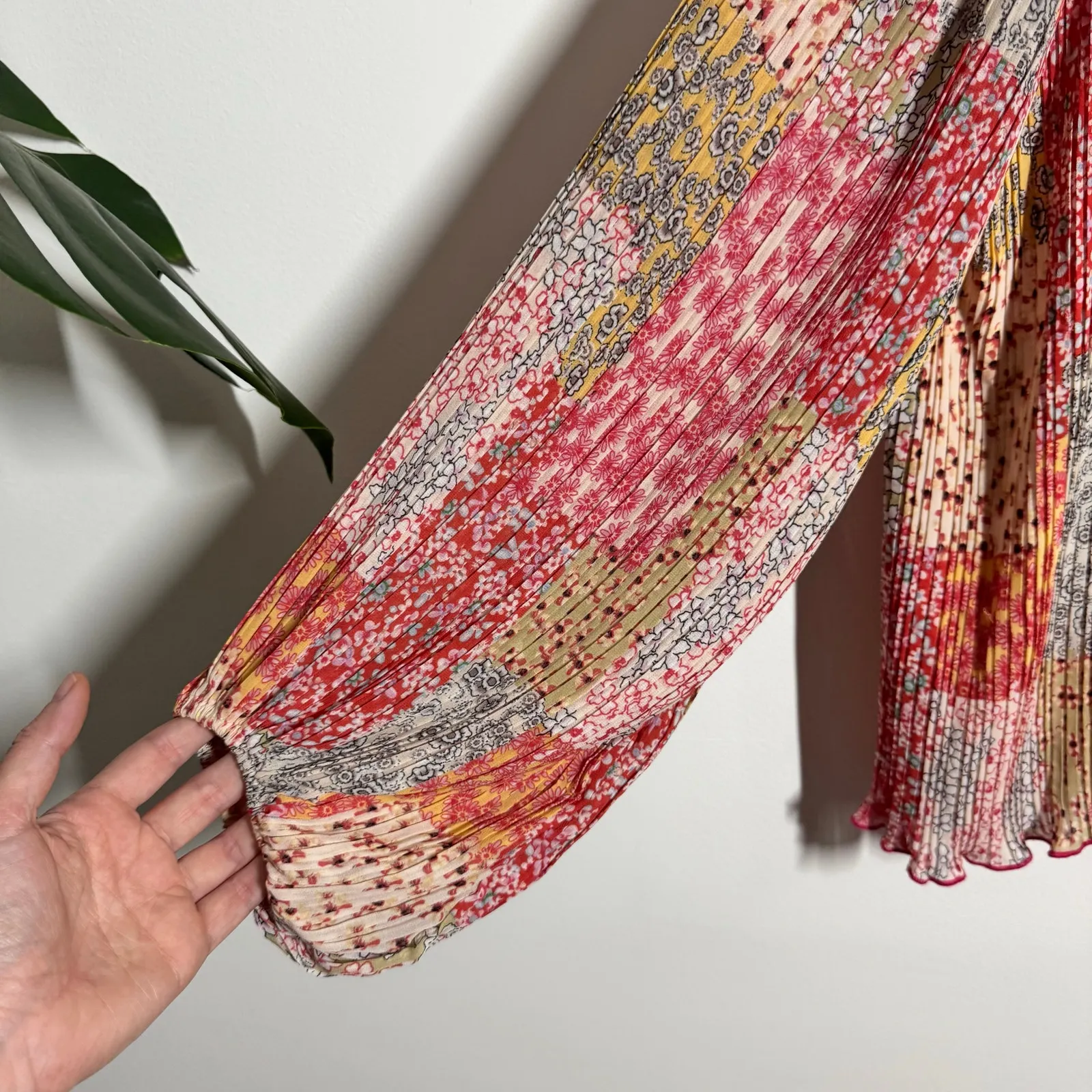 Muche & Muchette Boho Sheer Pop Over Top Women OS Crinkle Flow Oversized Floral Pink Size undefined - Image 7