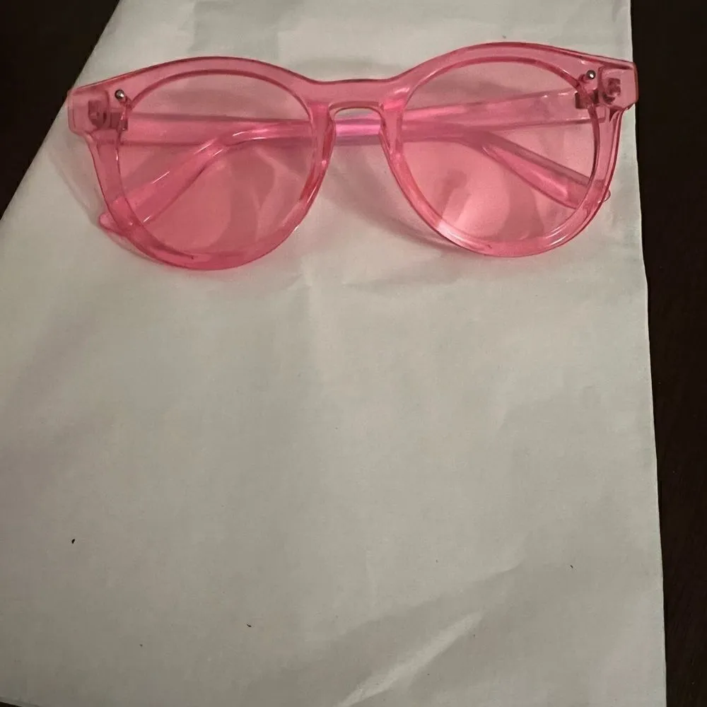 NWOT light pink sunnies with light pink lenses to add a rosy glow to your life! - Image 9